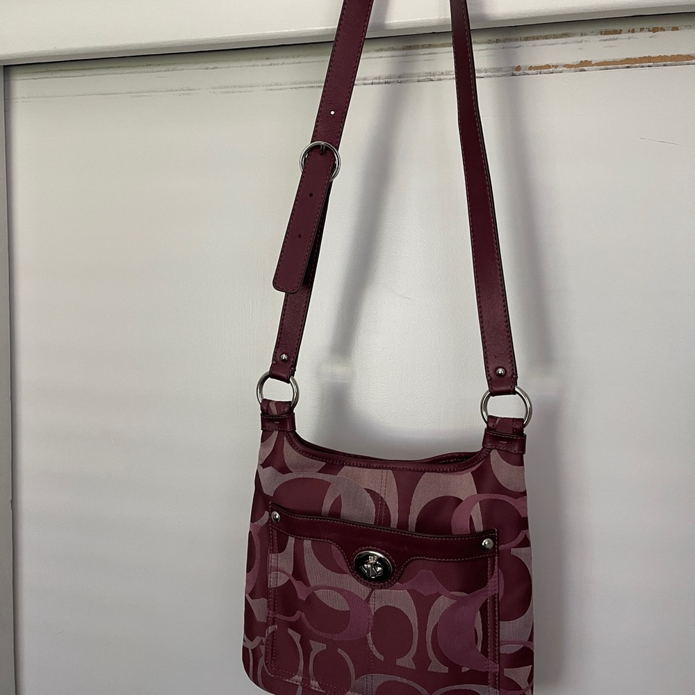Coach Signature Collection crossbody purse - Picture 4 of 6